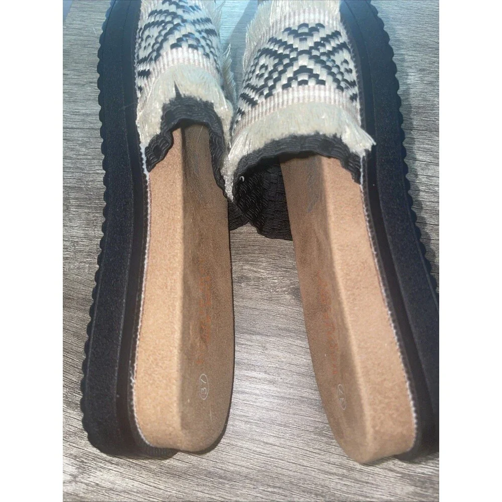 Bernie Mev Women’s Slip On Woven US 7 Size 37 NWOB